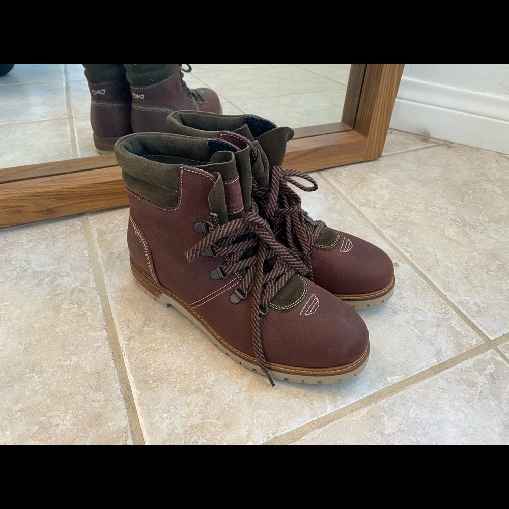 G.H.BASS and CO Hiking Boots